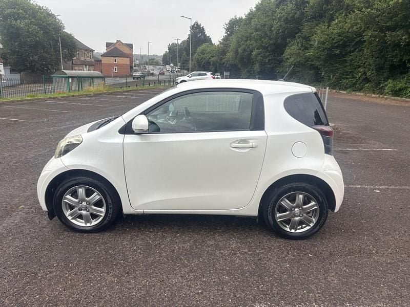Used Toyota iQ 2010 White Hatchback