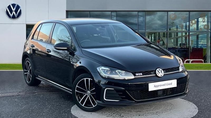 Used VW Golf VII GTE 204 HP (150 kW) 2018 Deep black