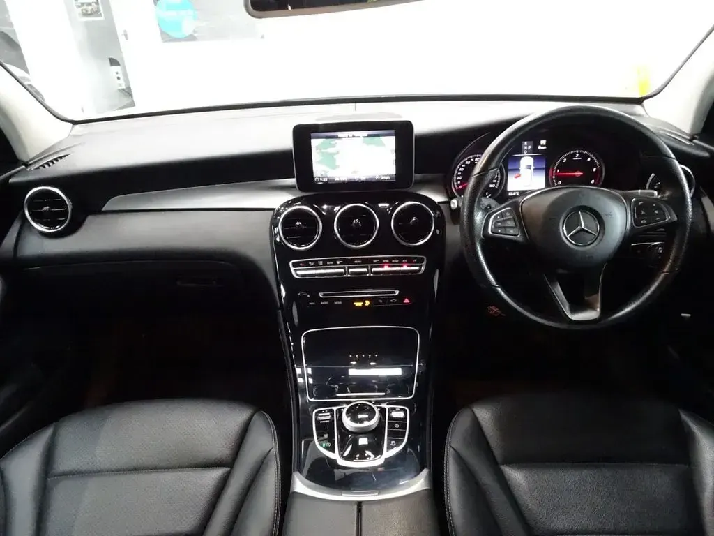 Used Mercedes GLC220 Urban 167 HP (122 kW) 2018 White SUV