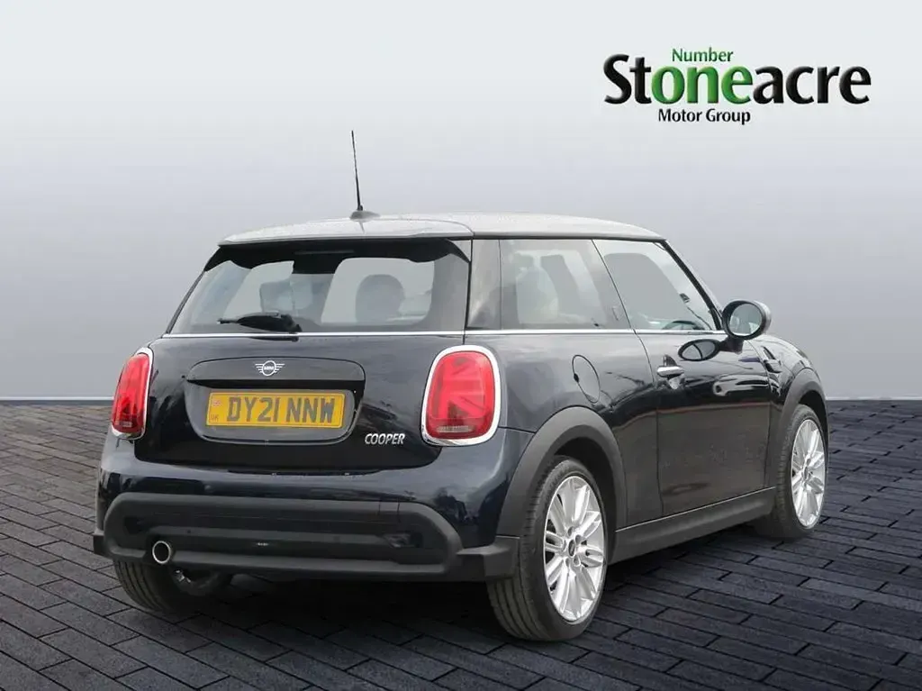 Używany Mini Cooper Exclusive 134 KM (98 kW) 2021 Niebieski Hatchback