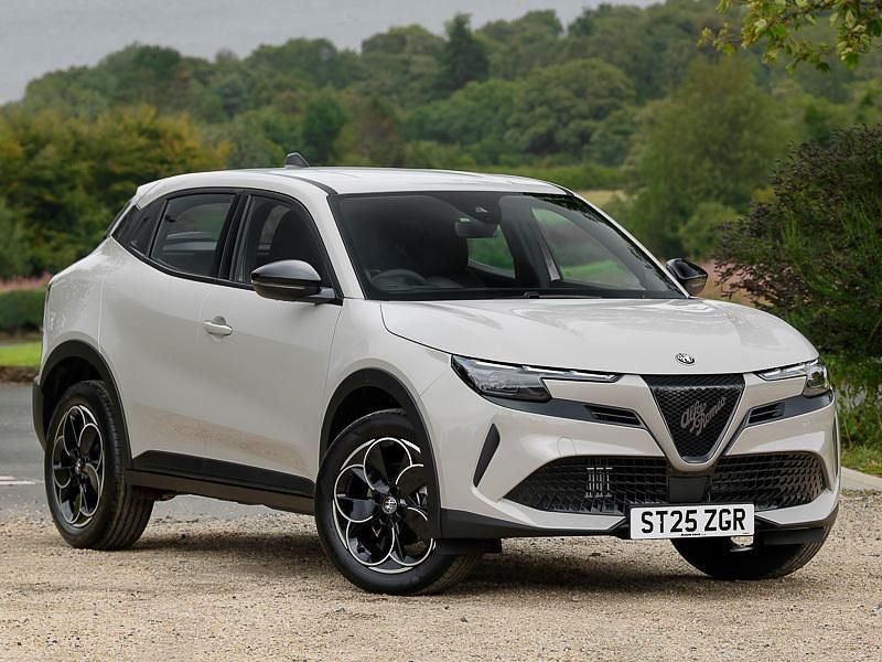 New Alfa Romeo GT Junior 136 HP (100 kW) 2025 Metallic  scala ivory Hatchback