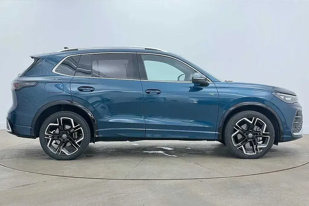 Used VW Tiguan R-line 272 HP (200 kW) 2025 Nightshade blue SUV