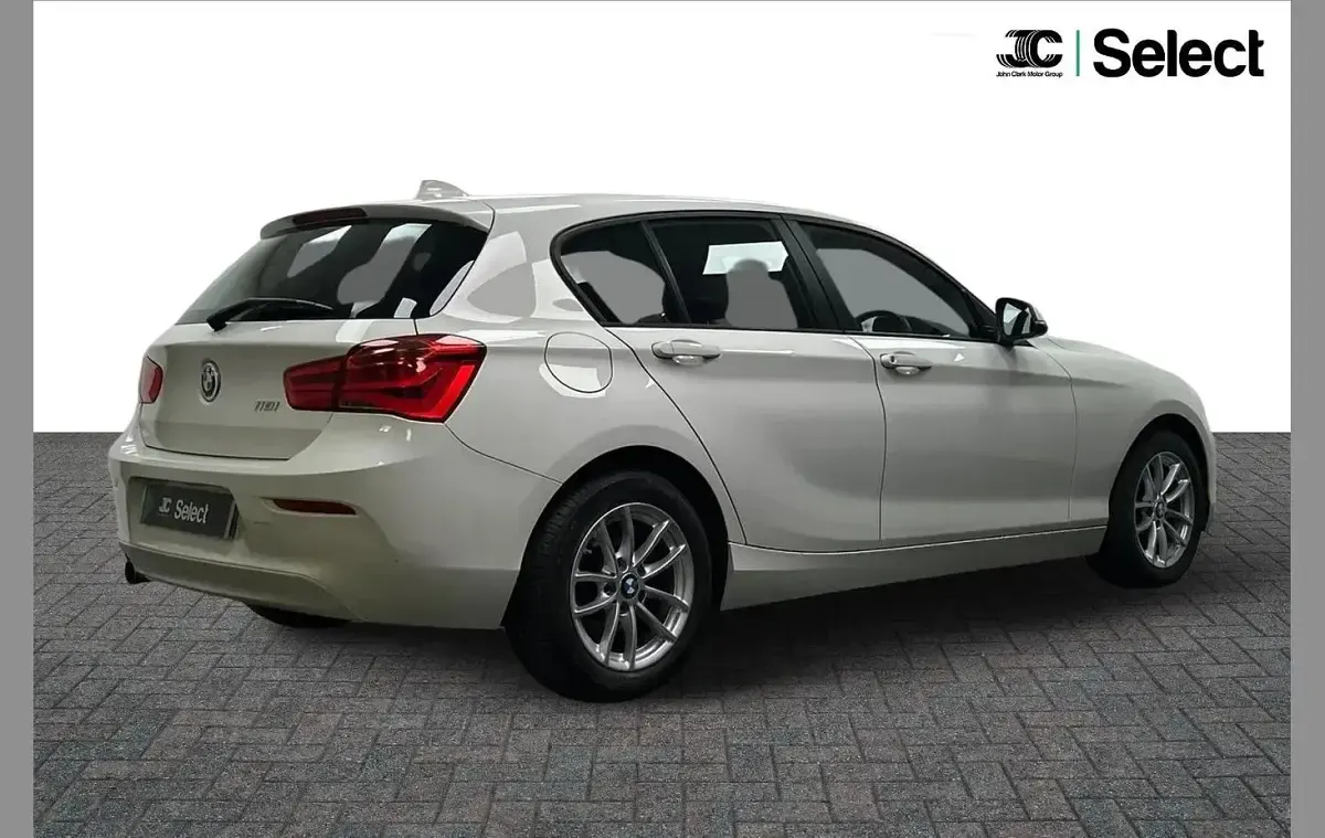 Used BMW 118 Performance 134 HP (98 kW) 2018 White Hatchback