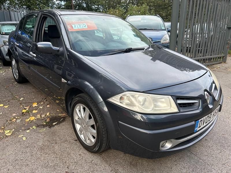 Grey Used 2009 Renault Mégane III Dynamique Sedan | £795 (Fair price) - Image 1/4