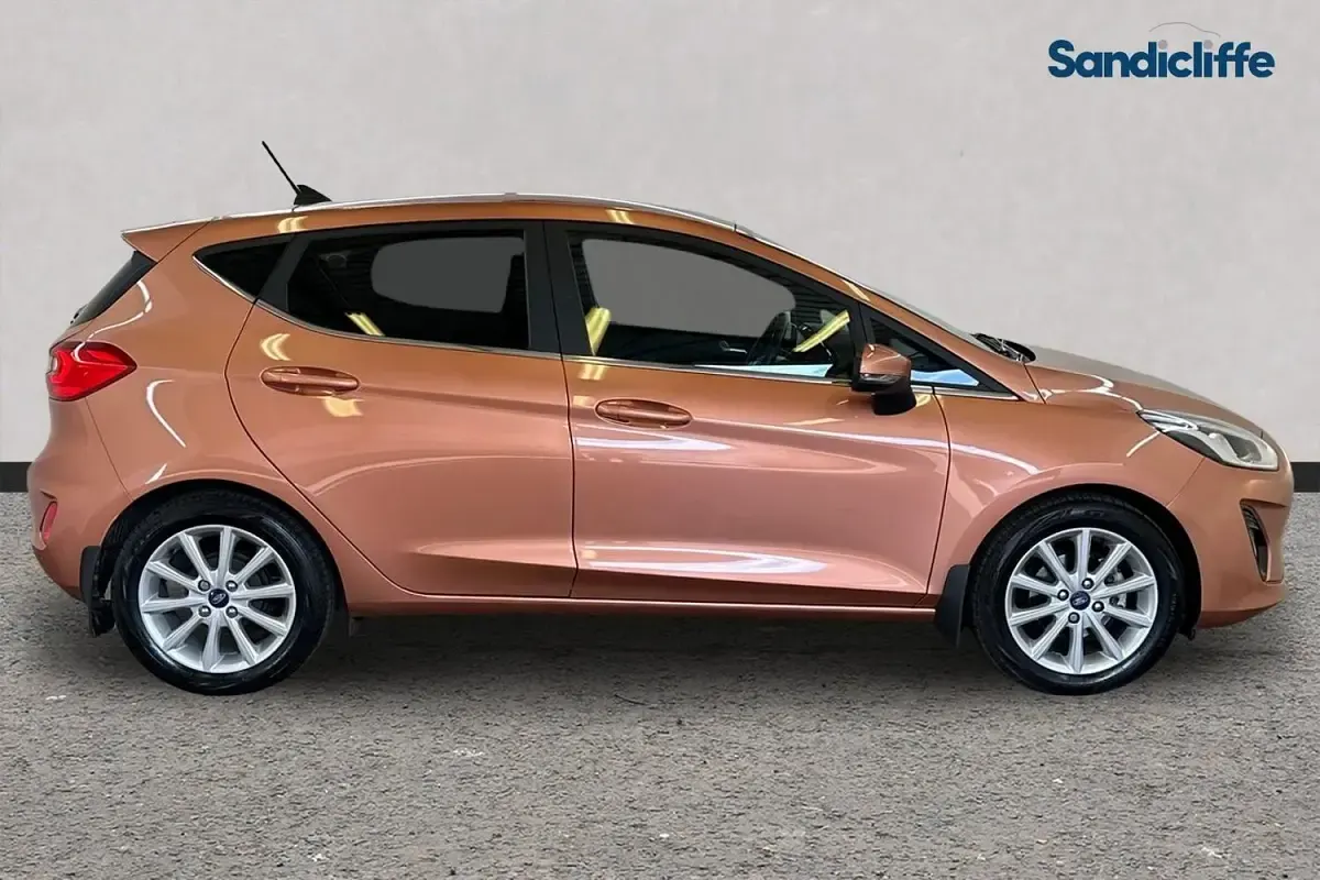 Used Ford Fiesta Titanium 100 HP (73 kW) 2018 Bronze Hatchback