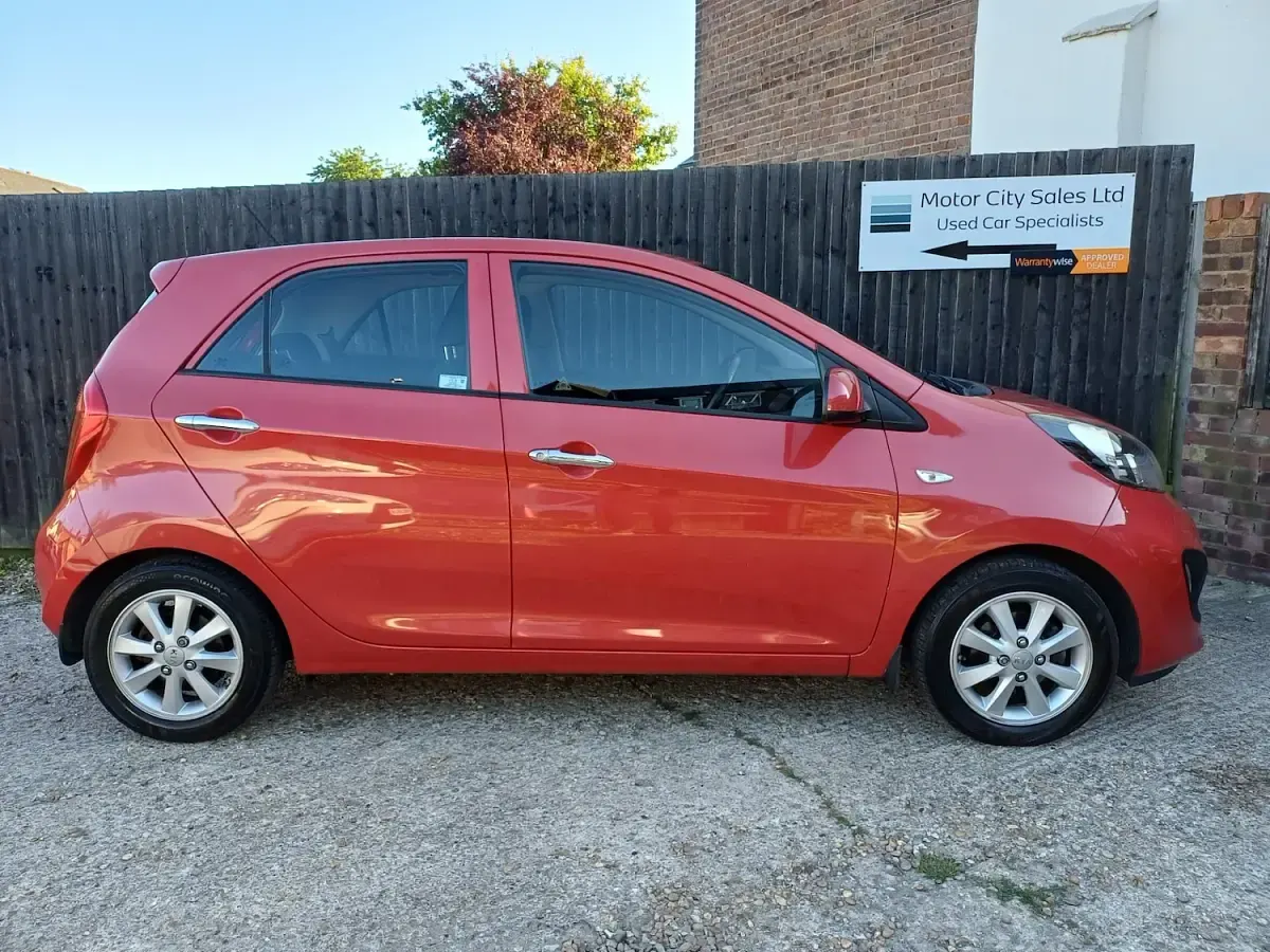 Used Kia Picanto 68 HP (50 kW) 2014 Red Hatchback