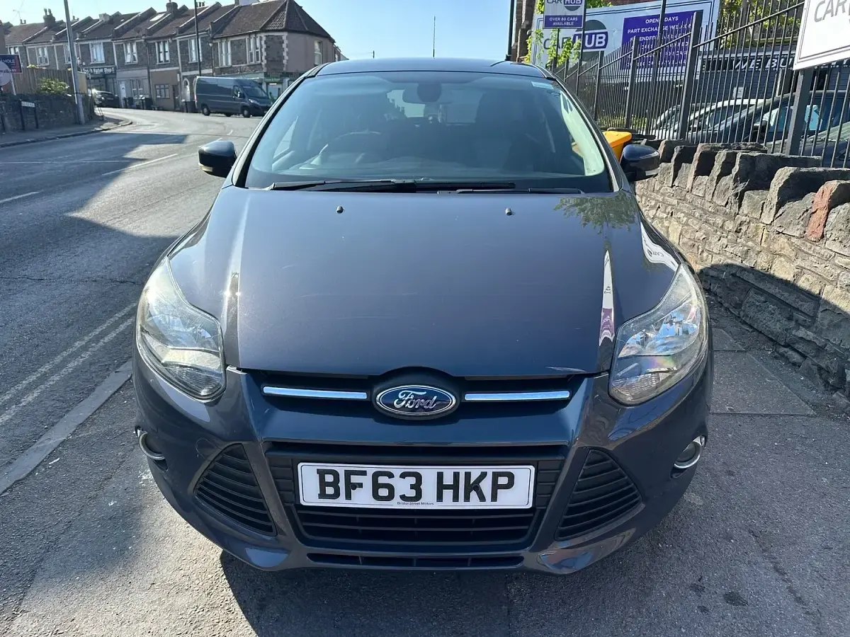 Used Ford Focus Zetec 105 HP (77 kW) 2013 Grey Hatchback