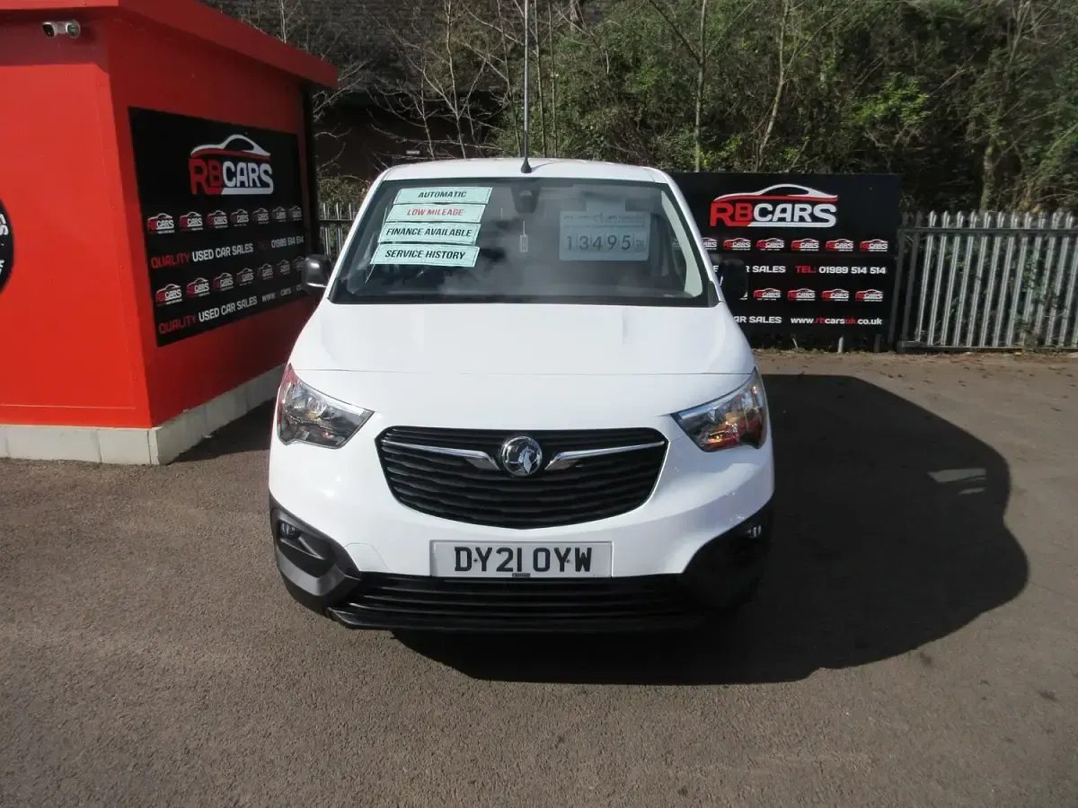Used Vauxhall Combo Edition 130 HP (95 kW) 2021 White MPV