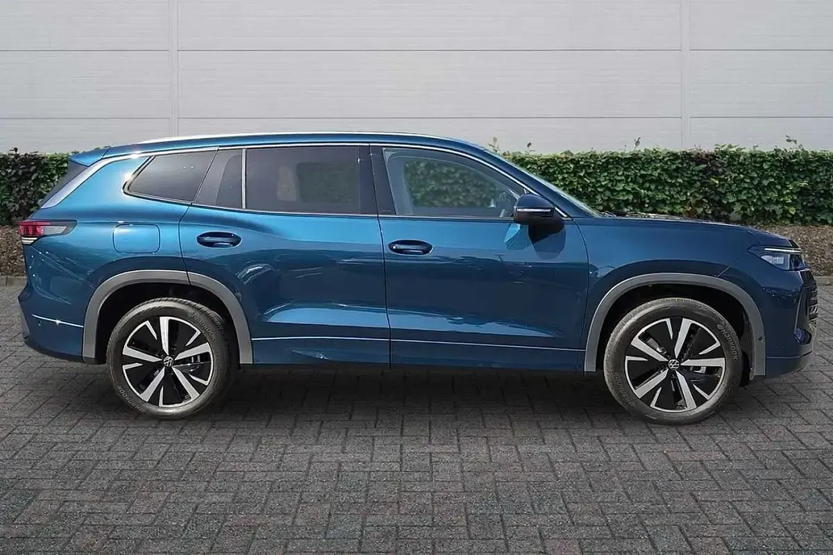 Used VW Tayron Elegance 193 HP (141 kW) 2026 Nightshade blue SUV