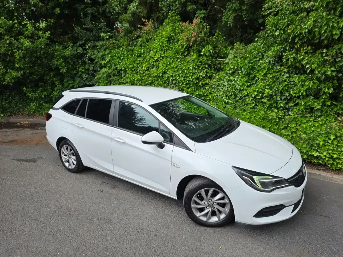 Used Vauxhall Astra 2020 White Estate