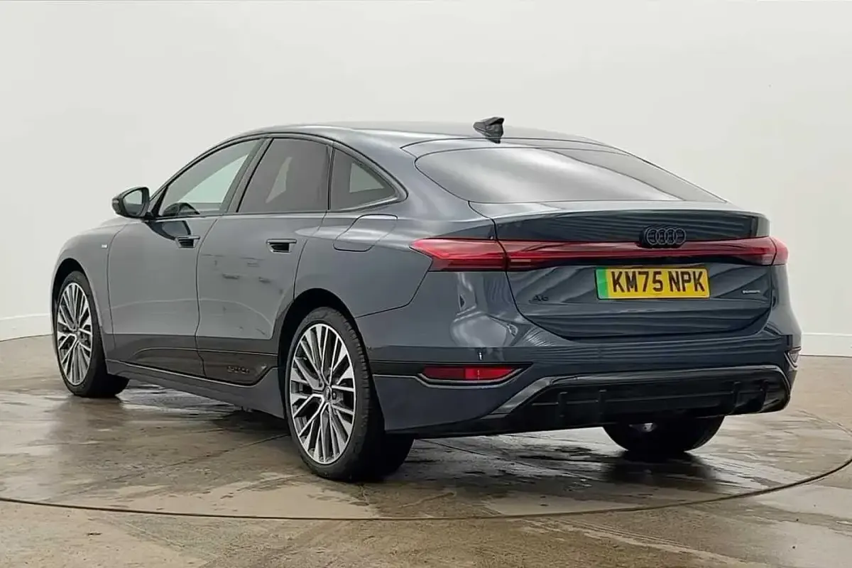 Ny Audi A6 e-tron Comfort 314 kW (428 HK) 2025 Blå Halvkombi