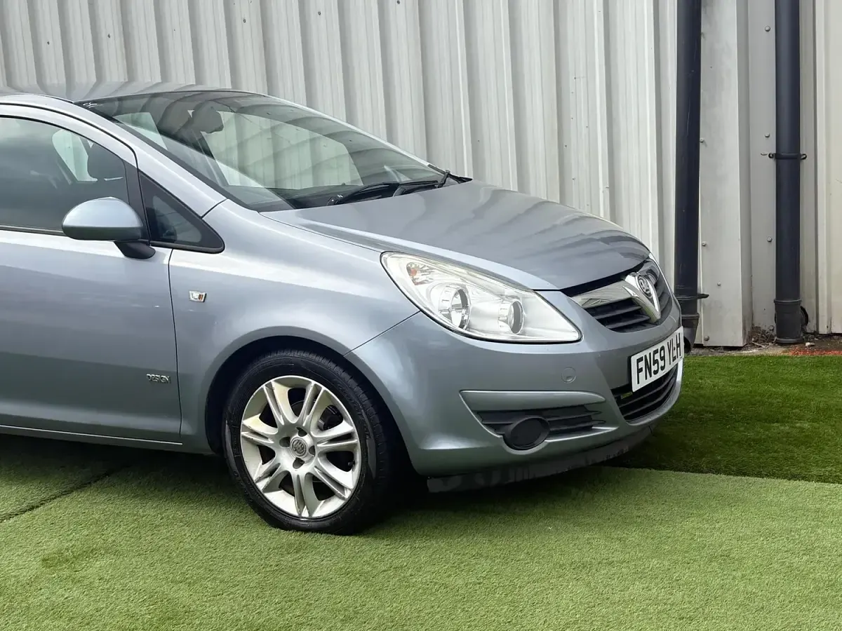 Used Vauxhall Corsa Design Edition 2009 Silver Hatchback
