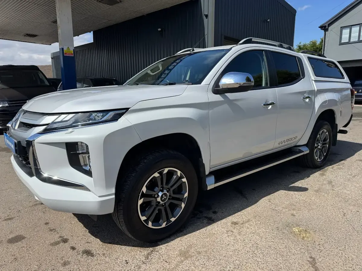 Used Mitsubishi L200 Warrior 150 HP (110 kW) 2020 White Pickup