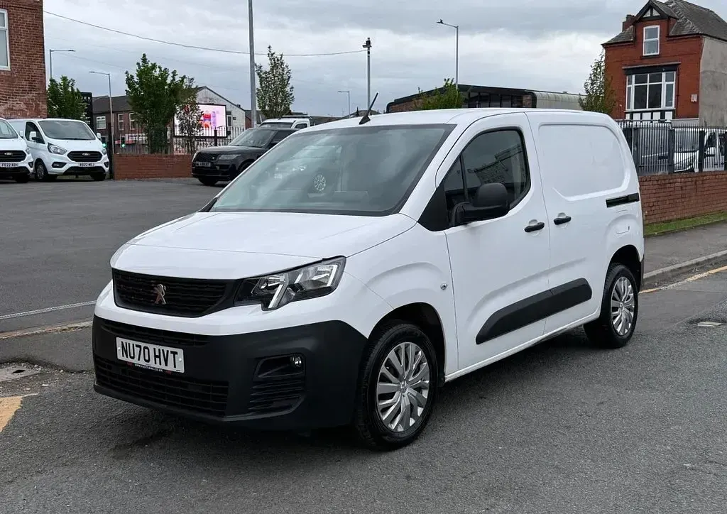 Used Peugeot Partner 100 HP (73 kW) 2020 White MPV