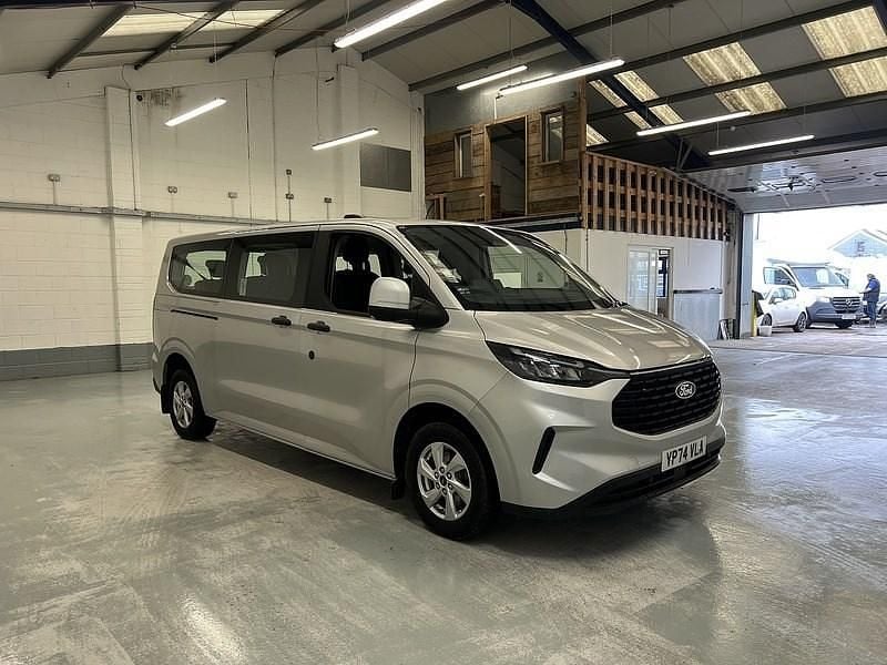 Used Ford Tourneo Zetec 136 HP (100 kW) 2024 Silver MPV