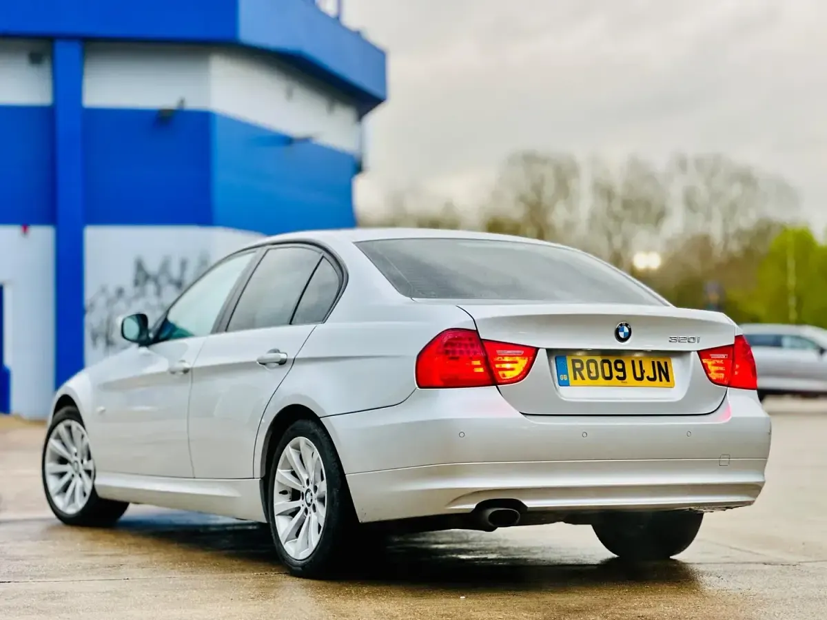 Used BMW 320 170 HP (125 kW) 2009 Silver Sedan