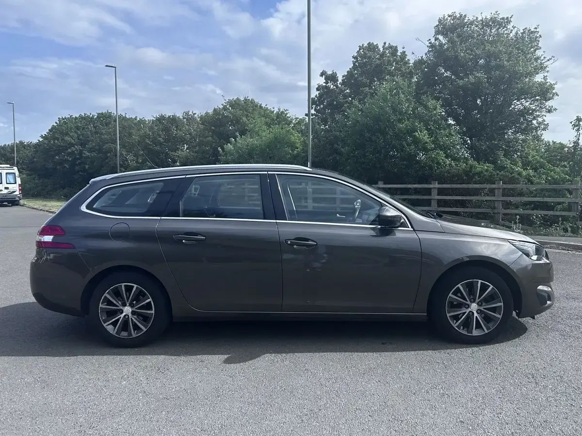 Used Peugeot 308 SW Allure 120 HP (88 kW) 2015 Grey Estate
