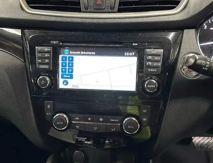 Used Nissan Qashqai Tekna 115 HP (84 kW) 2015 Baade silver SUV