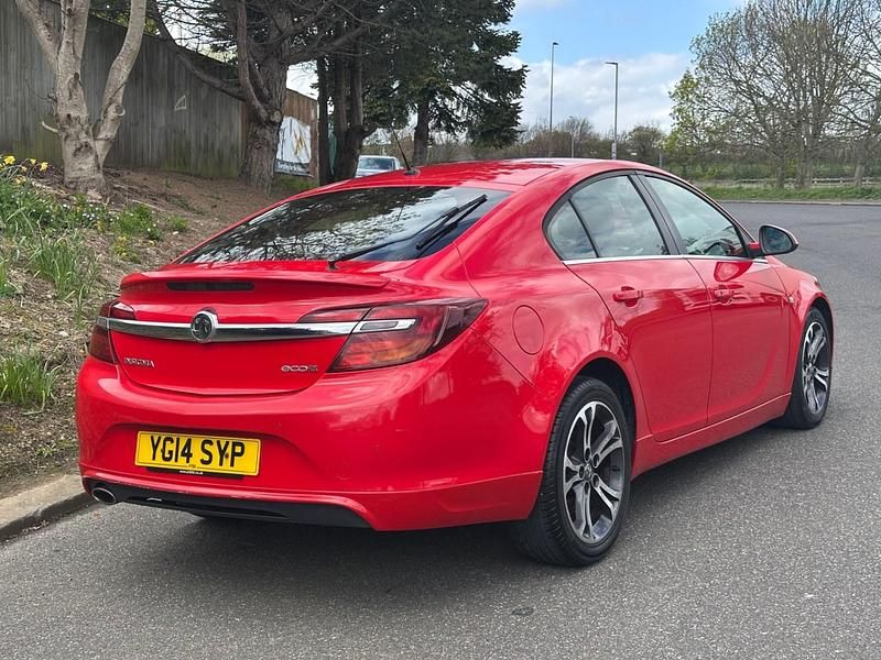 Used Vauxhall Insignia Edition 163 HP (119 kW) 2014 Red Hatchback