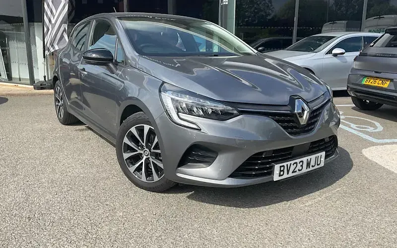 Begagnad Renault Clio V Evolution 90 HK (66 kW) 2023 Halvkombi