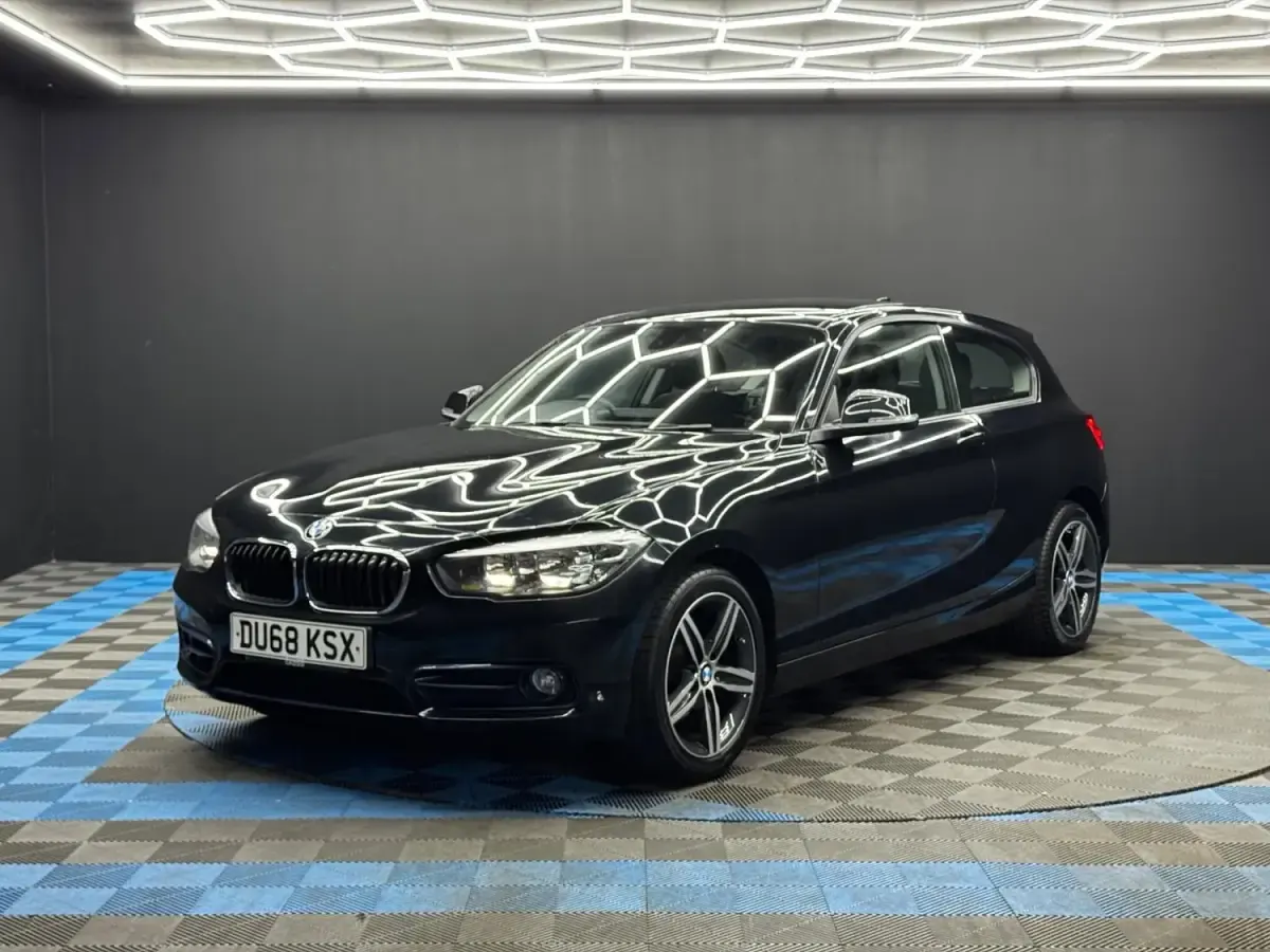 Używany BMW 118 Sport Line 2018 Czarny Hatchback