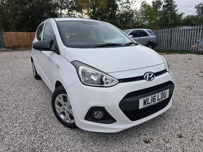 White Used 2016 Hyundai i10 Hatchback | £4,095 (Fair price) - Image 1/4