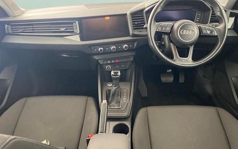 Used Audi A1 Sportback Advanced 116 HP (85 kW) 2019 White Hatchback