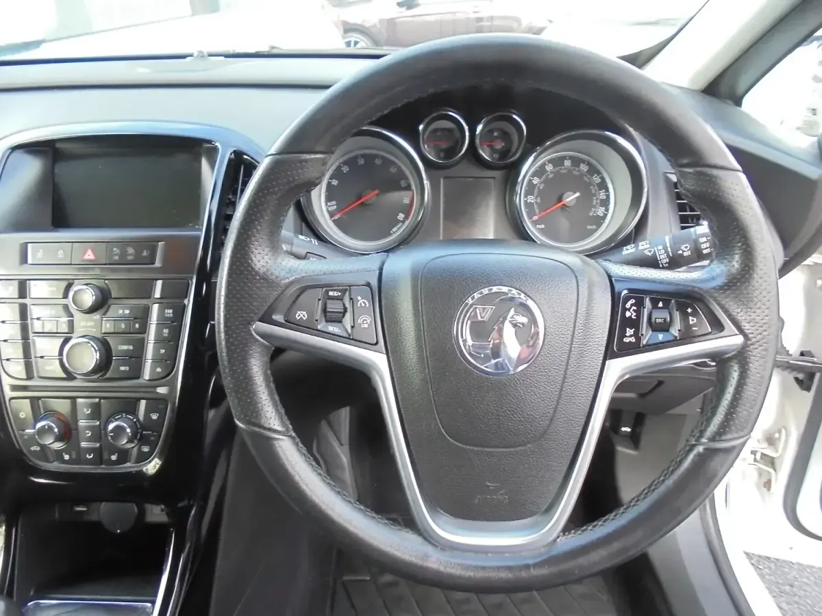 Used Vauxhall Astra GTC SRi 2018 White Hatchback