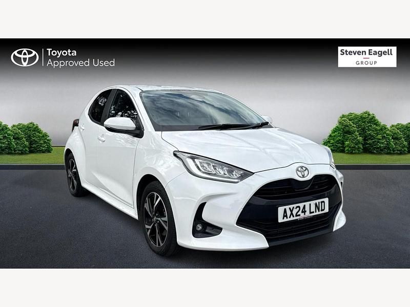 Used Toyota Yaris Hybrid Design 2024 White Hatchback