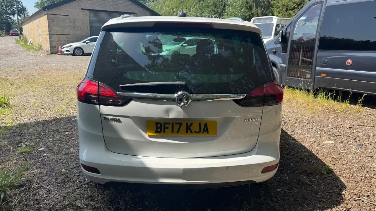 Used Vauxhall Zafira SRi 140 HP (102 kW) 2017 White MPV