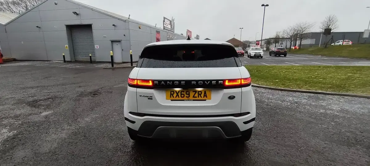 Used Land Rover Range Rover evoque 148 HP (108 kW) 2019 White Estate