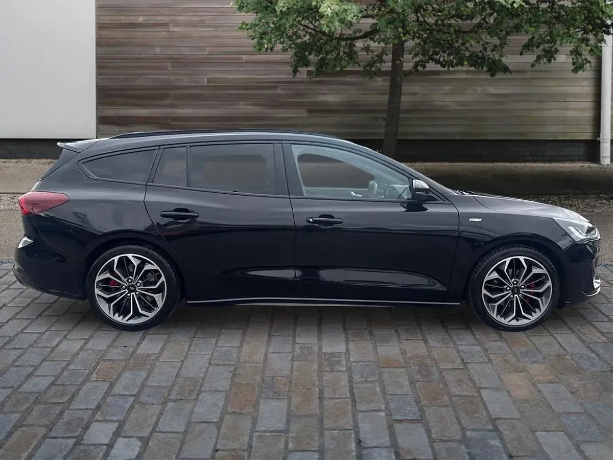 Begagnad Ford Focus ST-Line X 125 HK (91 kW) 2024 Svart Kombi