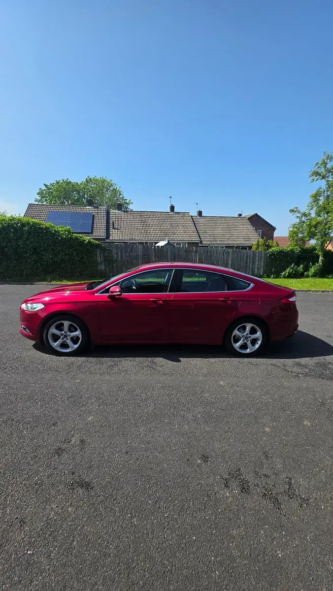 Used Ford Mondeo Titanium 180 HP (132 kW) 2017 Red Hatchback