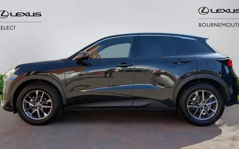 Second-hand Lexus LBX 136 CP (100 kW) 2025 Negru SUV