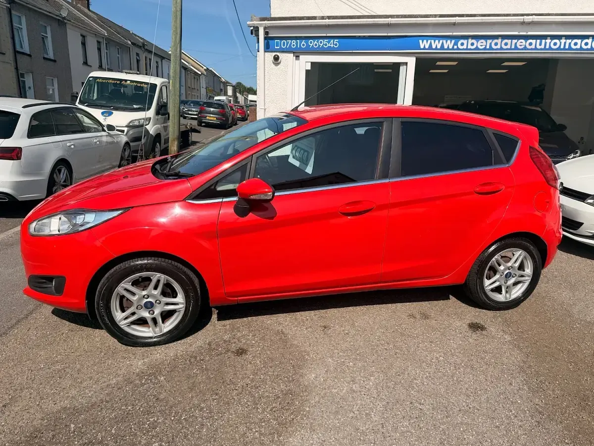 Used Ford Fiesta Zetec 82 HP (60 kW) 2013 Red Hatchback