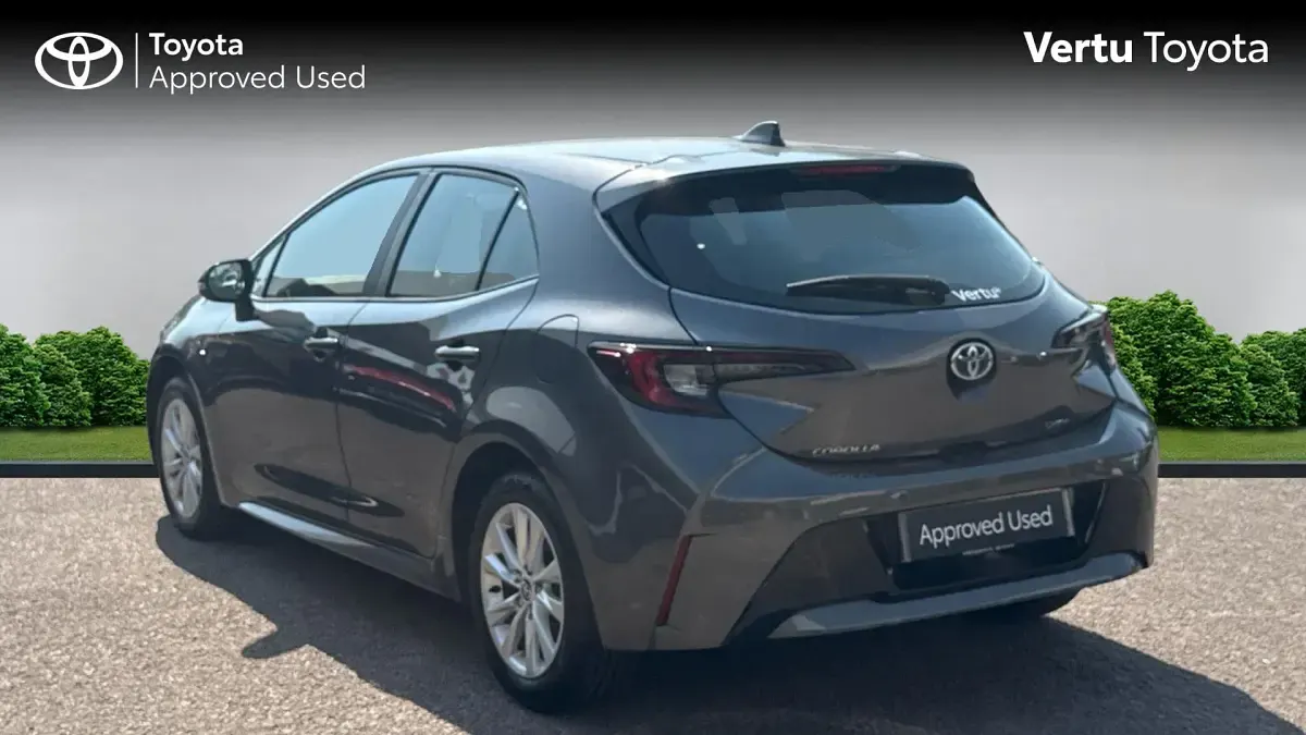 Used Toyota Corolla 178 HP (130 kW) 2025 Decuma grey (metallic paint) Hatchback