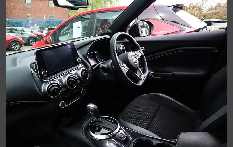 Used Nissan Juke N-Connecta 112 HP (82 kW) 2023 Grey SUV