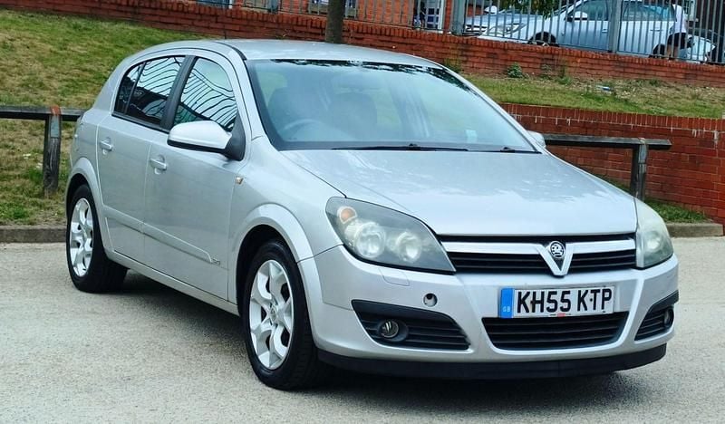 Silver Used 2005 Vauxhall Astra Hatchback | £1,500 (Good price) - Image 1/4