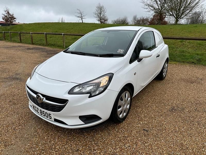 Used Vauxhall Corsa S 95 HP (69 kW) 2018 White Hatchback