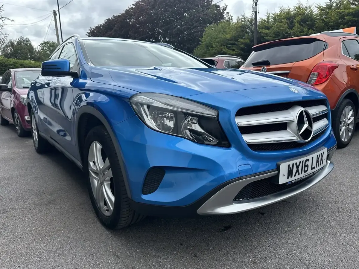 Begagnad Mercedes GLA200 136 HK (100 kW) 2016 Blå SUV