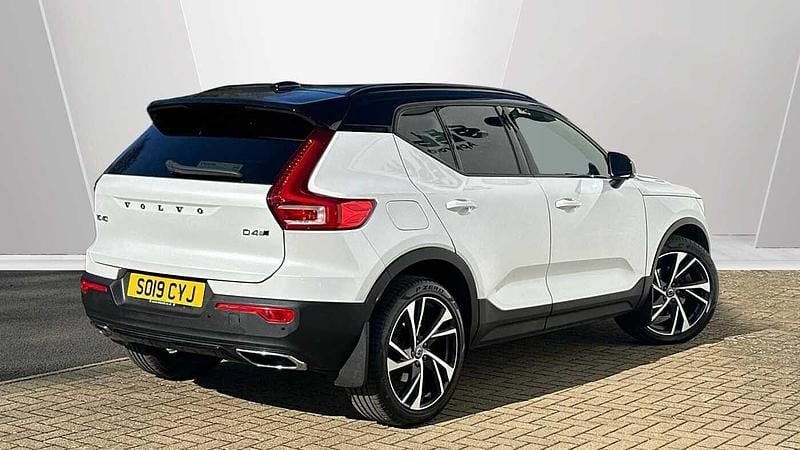 Used Volvo XC40 R-Design 190 HP (139 kW) 2019 White SUV