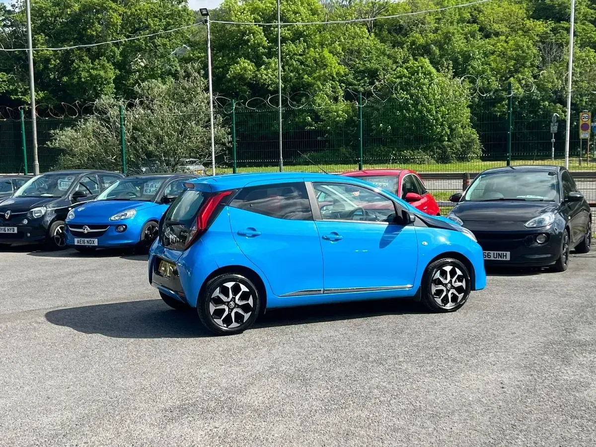 Used Toyota Aygo X-plore 2018 Blue Hatchback