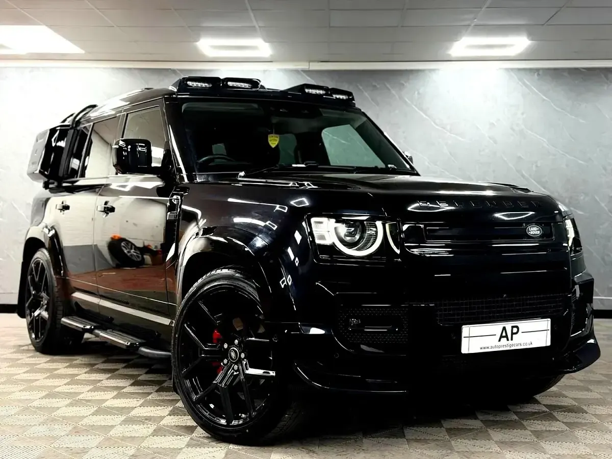 Used Land Rover Defender S 250 HP (183 kW) 2024 Black SUV
