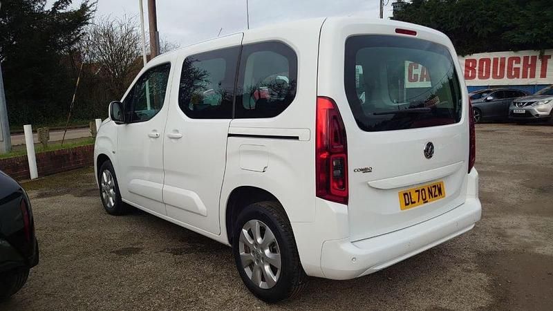 Used Vauxhall Combo S 130 HP (95 kW) 2020 White MPV