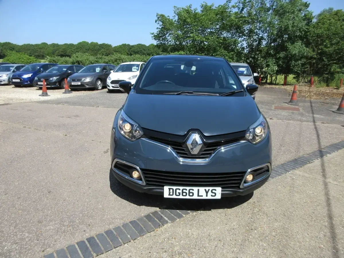 Used Renault Captur Dynamique 90 HP (66 kW) 2016 Blue SUV