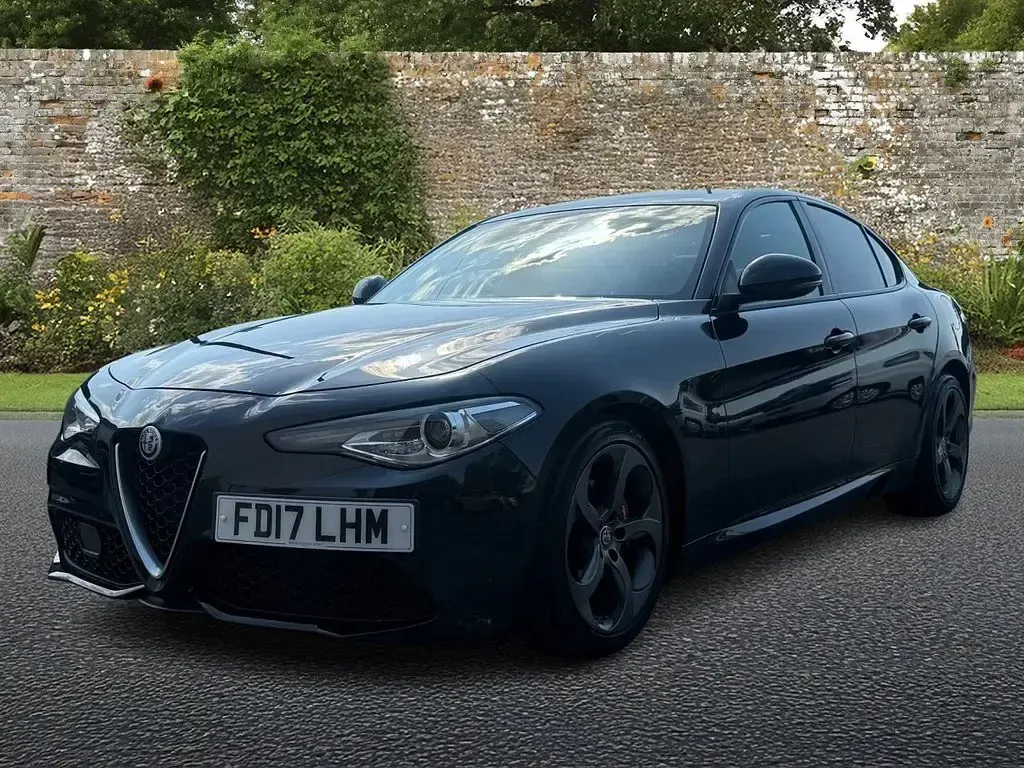 Used Alfa Romeo Giulia Saloon Edizione Speciale 180 HP (132 kW) 2017 Black Sedan