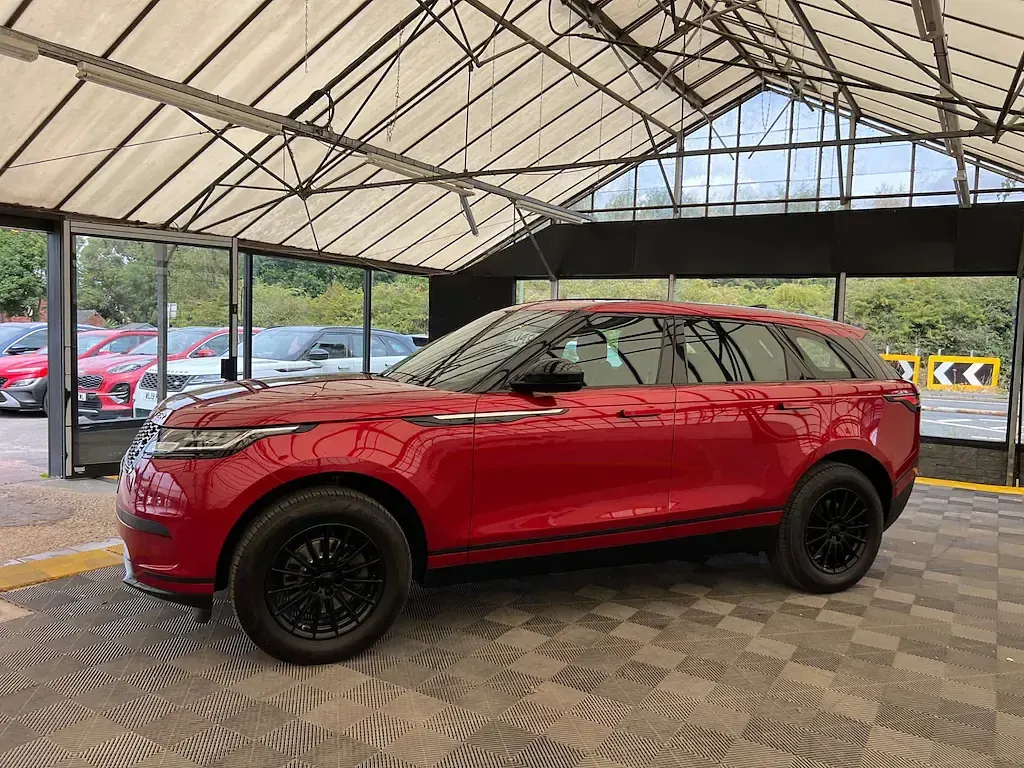Used Land Rover Range Rover Velar 177 HP (130 kW) 2019 Red SUV