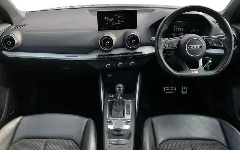 Gebraucht Audi Q2 Comfort 150 PS (110 kW) 2018 Grau SUV