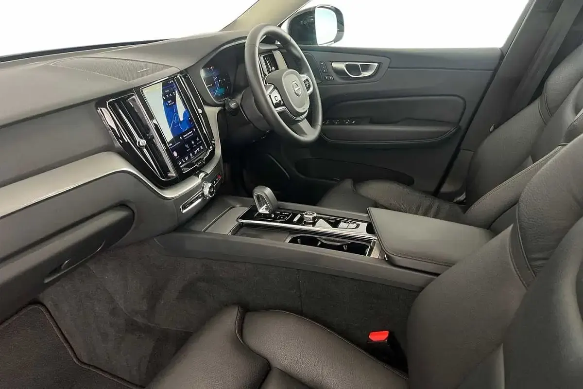 Used Volvo XC60 Plus 194 HP (142 kW) 2023 Black SUV