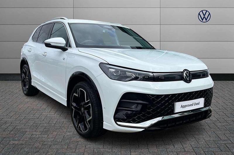 White Used 2025 VW Tiguan R-line SUV | £36,750 (Expensive) - Image 1/4